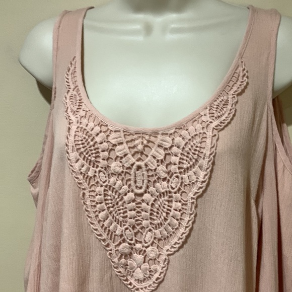 DR2 cold shoulder top - Picture 4 of 8